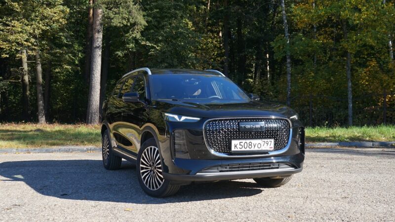 الاختبار الأول لسيارة Tenet T8. كان من الممكن أن يكون أفضل.