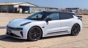 ماذا بعد ثلاث سنوات من تطوير نظام التعليق لسيارة زيكر 001 - وصول طراز Zeekr 001 الخاص بالذكرى السنوية إلى الأسواق